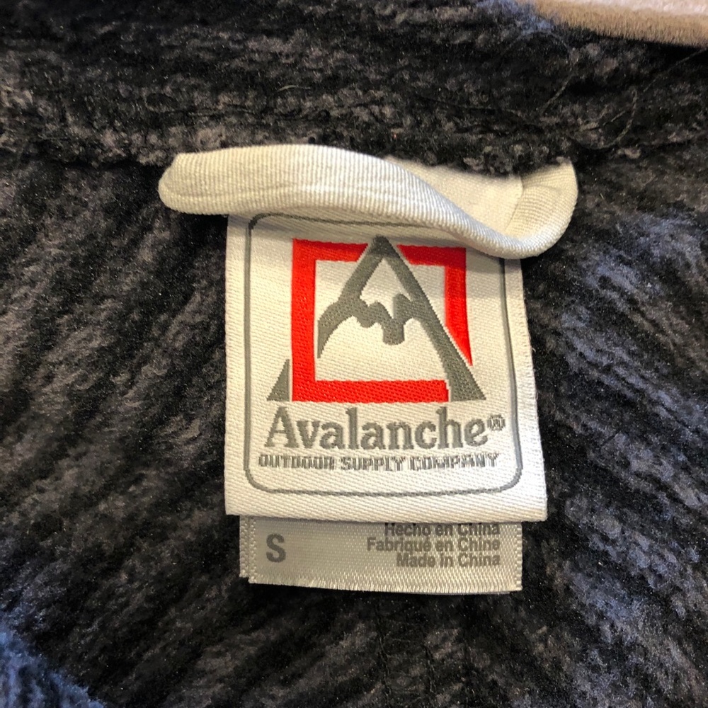 Avalanche women’s hoodie size Small, new without tags, tags recently fell off! - Picture 3 of 4